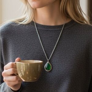 24 Elegant Silver and Green Pendant Adjustable Necklace